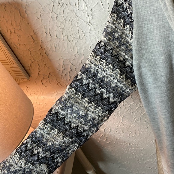 Ariat chevron lace print zip up hooded sweatshirt - Picture 5 of 7